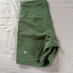 Lululemon Wundertrain 6in Shorts, size 10